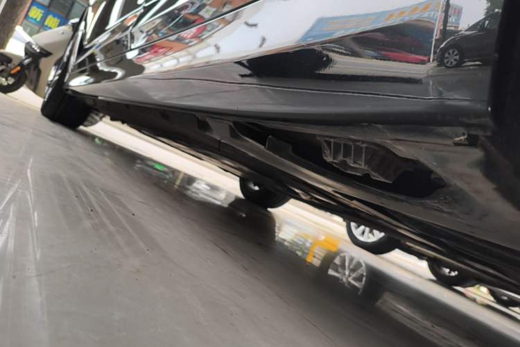 Used BMW 5 Series 2021 530Li Leading Luxury Package Left Side Sill