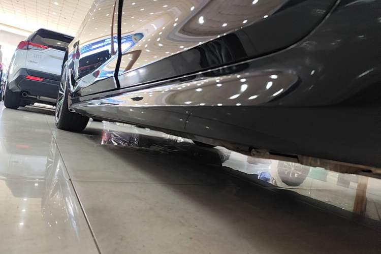Used BMW 5 Series 2021 530Li Leading Model M Sport Package Left Side Sill
