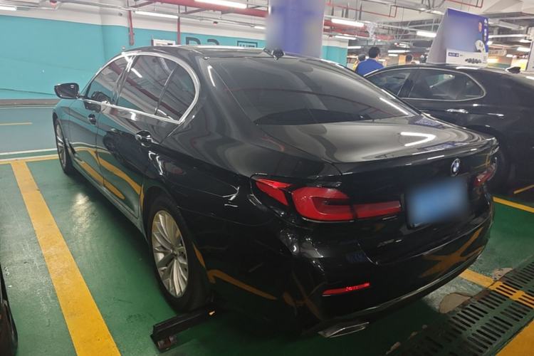 Used BMW 5 Series 2021 525Li Luxury Package Rear Left 45 Deg