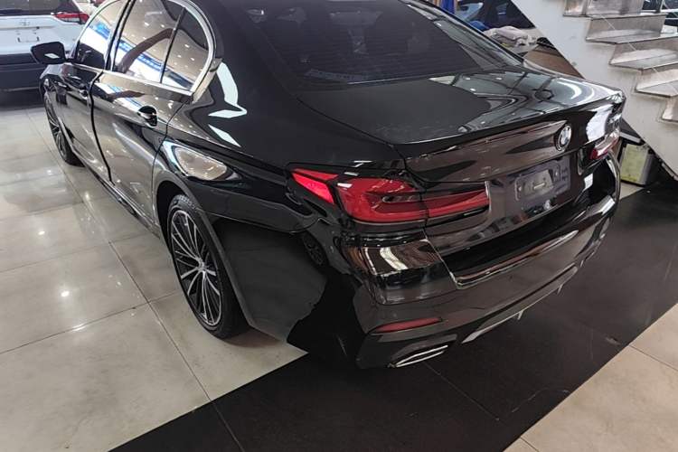Used BMW 5 Series 2021 530Li Leading Model M Sport Package Rear Left 45 Deg