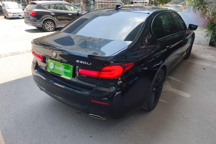 Used BMW 5 Series 2021 525Li Luxury Package Rear Right 45 Deg
