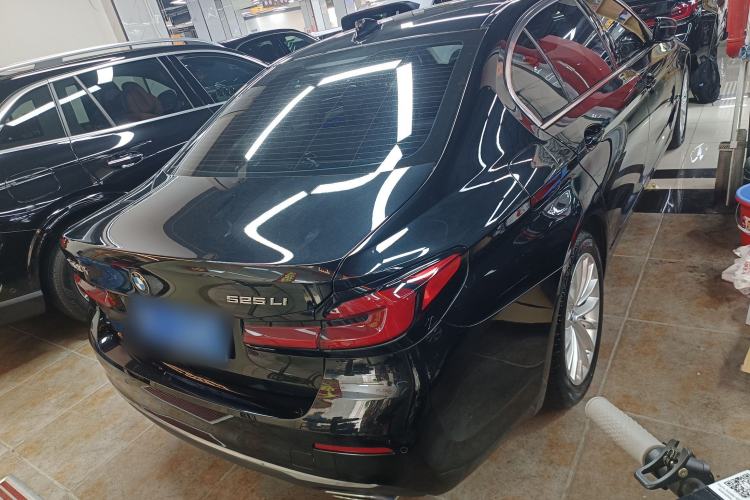 Used BMW 5 Series 2021 525Li Luxury Package Rear Right 45 Deg