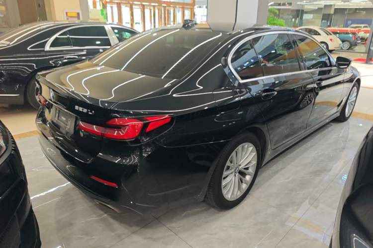 Used BMW 5 Series 2021 525Li Luxury Package Rear Right 45 Deg