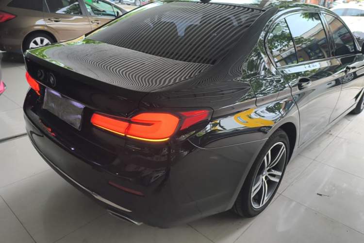 Used BMW 5 Series 2021 530Li Leading Luxury Package Rear Right 45 Deg