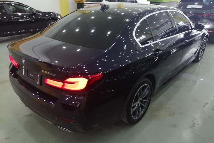 Used BMW 5 Series 2021 Facelifted 525Li M Sport Package Rear Right 45 Deg