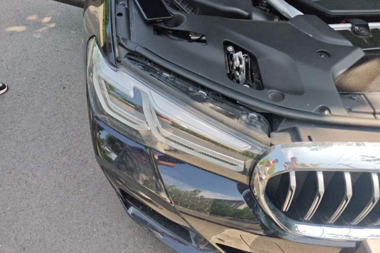 Used BMW 5 Series 2021 Restyled 530Li Luxury Edition M Sport Package Right Front Headlight