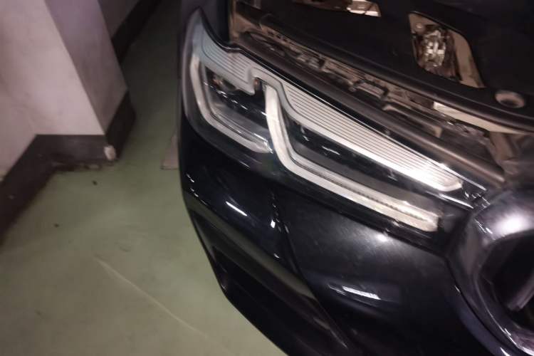 Used BMW 5 Series 2021 530Li Luxury Edition M Sport Package Right Front Headlight