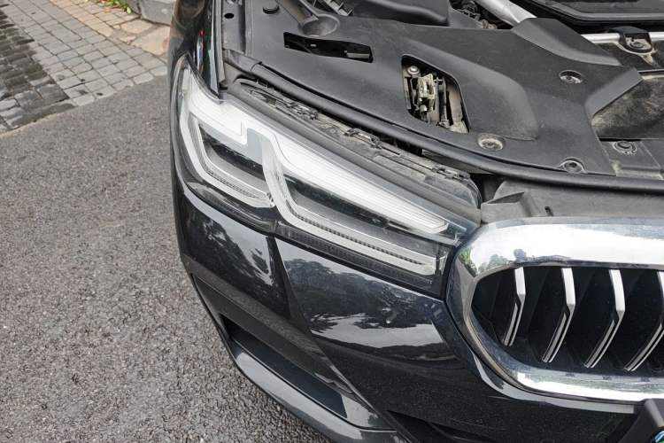 Used BMW 5 Series 2021 530Li Luxury Edition M Sport Package Right Front Headlight