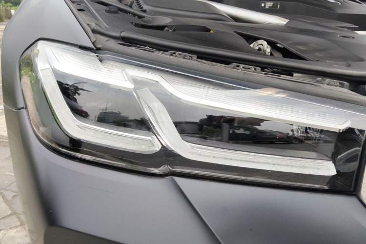 Used BMW 5 Series 2021 Facelifted 530Li Leading Edition M Sport Package Right Front Headlight