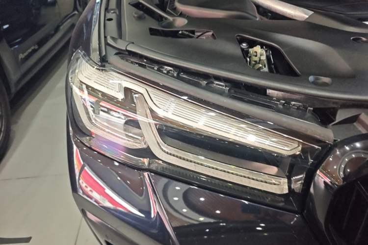Used BMW 5 Series 2021 530Li Luxury Edition M Sport Package Right Front Headlight