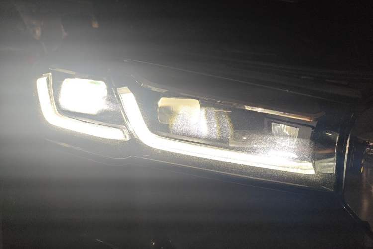 Used BMW 5 Series 2021 530Li Leading Model M Sport Package Right Front Headlight