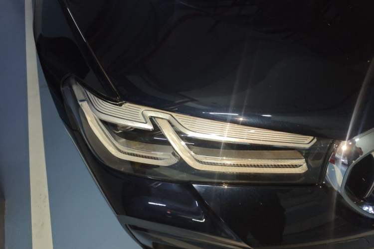 Used BMW 5 Series 2021 Facelifted 530Li Leading Edition M Sport Package Right Front Headlight