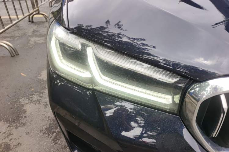 Used BMW 5 Series 2021 Facelifted 530Li Leading Edition M Sport Package Right Front Headlight