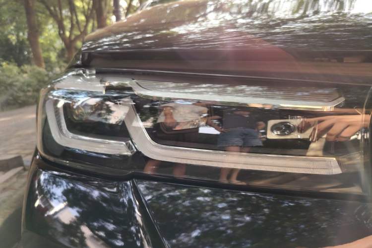 Used BMW 5 Series 2021 530Li Luxury Edition M Sport Package Right Front Headlight