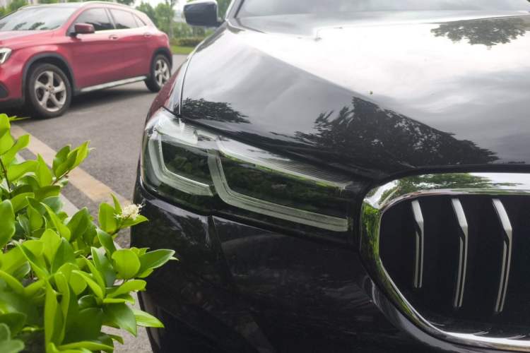 Used BMW 5 Series 2021 530Li Luxury Edition M Sport Package Right Front Headlight