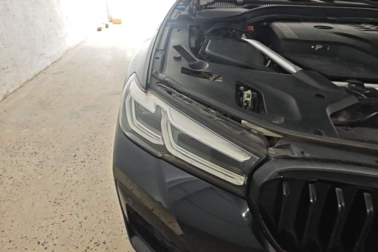 Used BMW 5 Series 2021 530Li Luxury Edition M Sport Package Right Front Headlight
