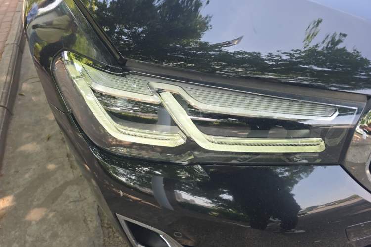 Used BMW 5 Series 2021 Restyled 530Li Leading Edition Luxury Package Right Front Headlight