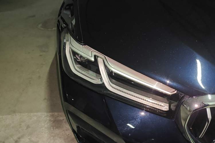 Used BMW 5 Series 2021 530Li Luxury Edition M Sport Package Right Front Headlight