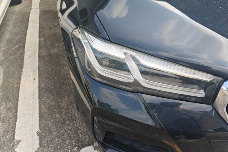 Used BMW 5 Series 2021 530Li Luxury Edition M Sport Package Right Front Headlight