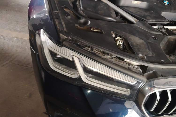 Used BMW 5 Series 2021 530Li Luxury Edition M Sport Package Right Front Headlight
