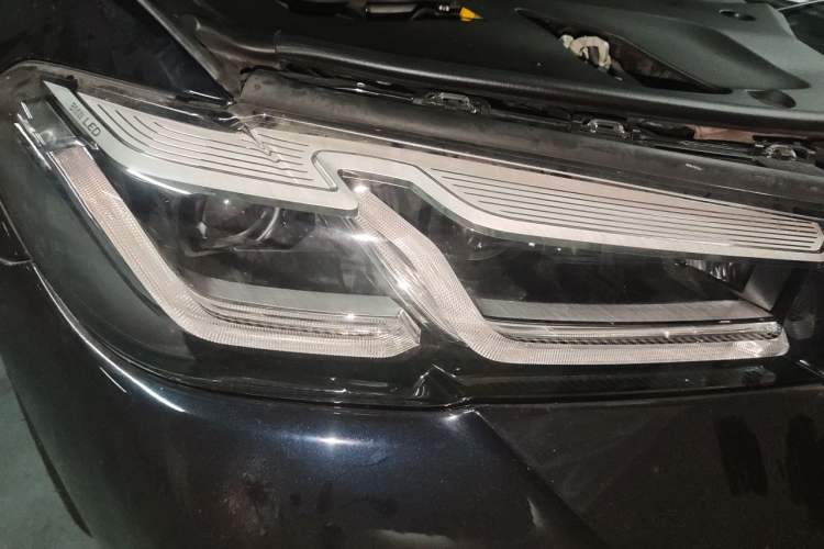 Used BMW 5 Series 2021 Restyled 530Li Luxury Edition M Sport Package Right Front Headlight