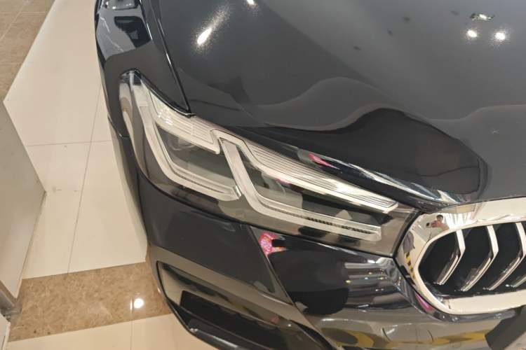 Used BMW 5 Series 2021 530Li xDrive M Sport Package Right Front Headlight
