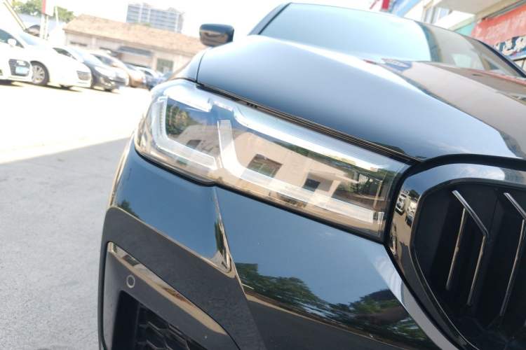 Used BMW 5 Series 2021 530Li Luxury Edition M Sport Package Right Front Headlight