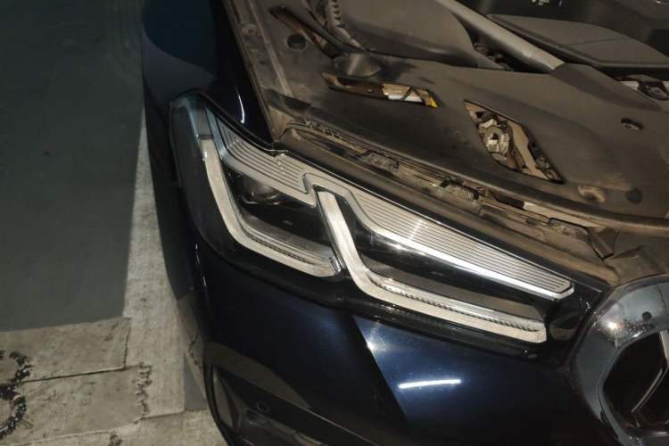 Used BMW 5 Series 2021 Facelifted 530Li Leading Edition M Sport Package Right Front Headlight