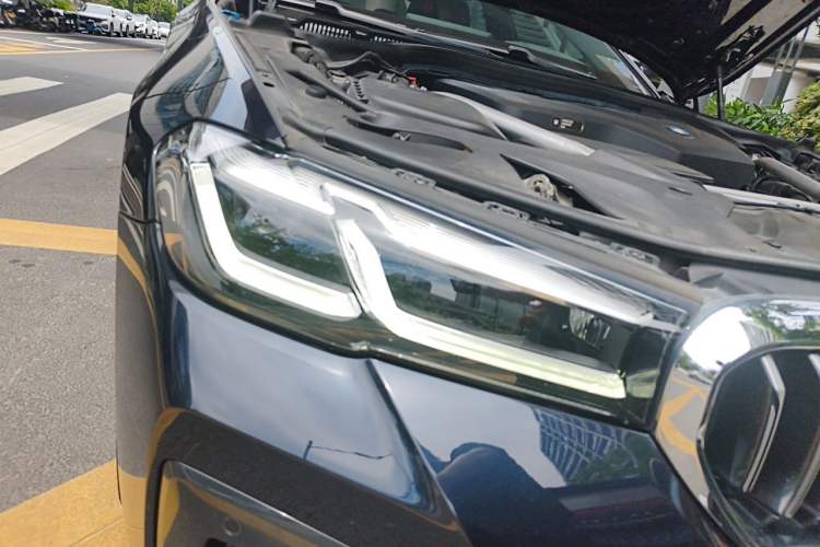Used BMW 5 Series 2021 Facelifted 530Li Leading Edition M Sport Package Right Front Headlight