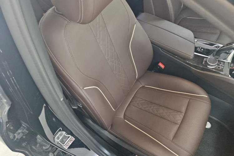 Used BMW 5 Series 2021 Facelifted 525Li M Sport Package Right Front Seat