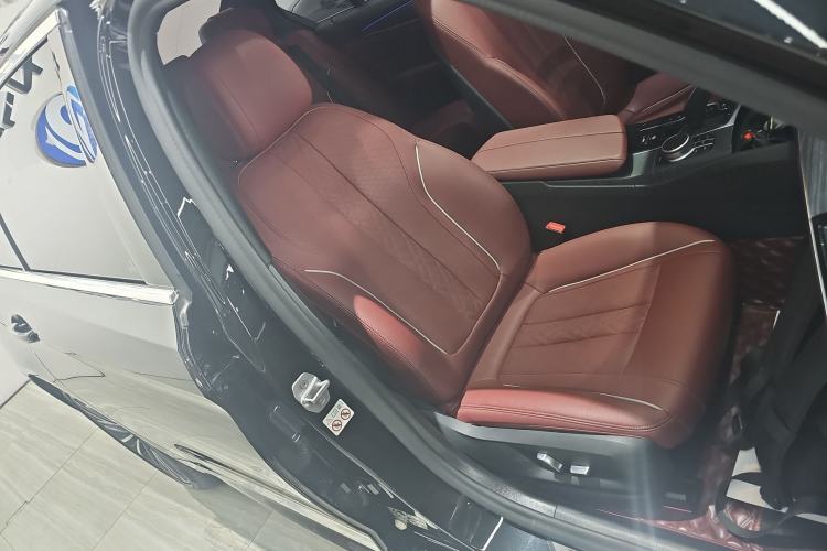 Used BMW 5 Series 2021 530Li Leading Model M Sport Package Right Front Seat