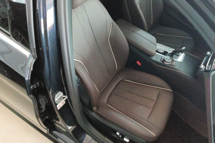Used BMW 5 Series 2021 530Li Leading Model M Sport Package Right Front Seat