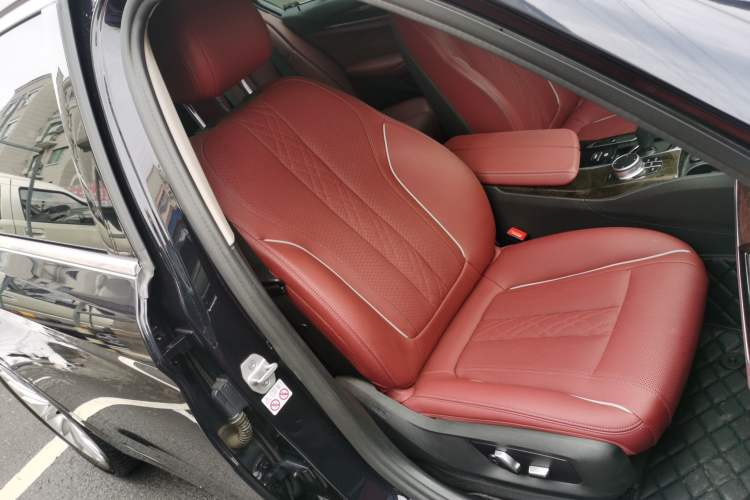 Used BMW 5 Series 2021 525Li Luxury Package Right Front Seat