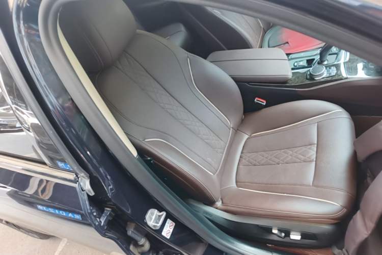 Used BMW 5 Series 2021 525Li Luxury Package Right Front Seat