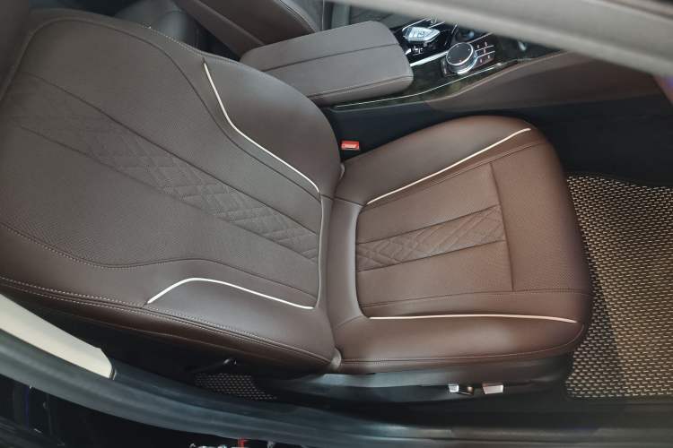 Used BMW 5 Series 2021 525Li Luxury Package Right Front Seat