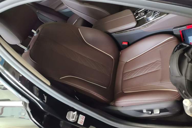 Used BMW 5 Series 2021 525Li Luxury Package Right Front Seat