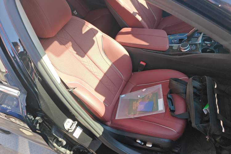 Used BMW 5 Series 2021 Restyled 530Li Leading Edition Luxury Package Right Front Seat