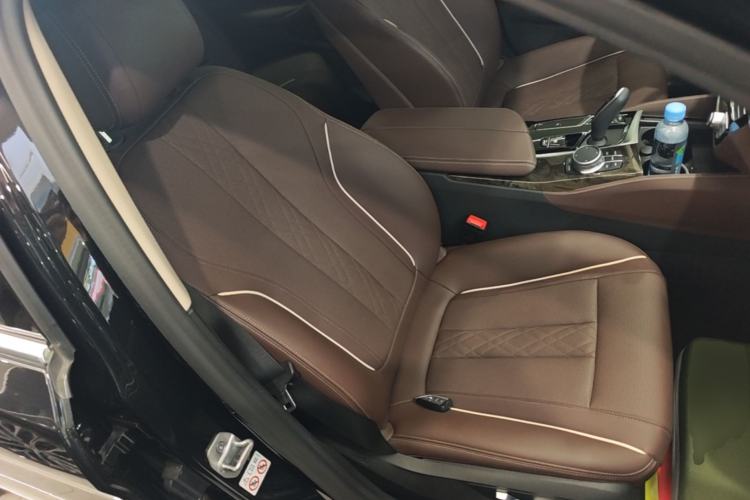 Used BMW 5 Series 2021 525Li Luxury Package Right Front Seat