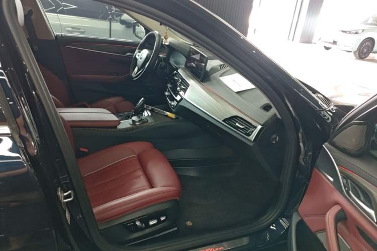Used BMW 5 Series 2021 530Li Luxury Edition Premium Package Right Front Seat