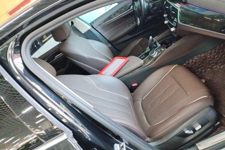 Used BMW 5 Series 2021 525Li Luxury Package Right Front Seat