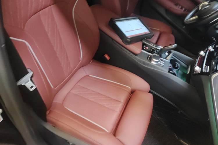Used BMW 5 Series 2021 530Li Luxury Edition M Sport Package Right Front Seat