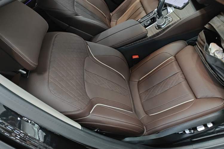 Used BMW 5 Series 2021 Updated 530Li Luxury Package Premium Edition Right Front Seat