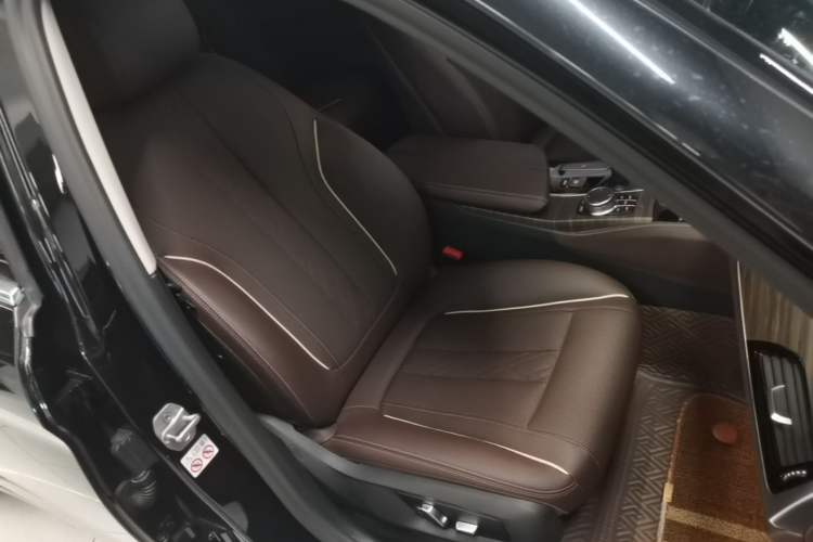 Used BMW 5 Series 2021 530Li Leading Luxury Package Right Front Seat