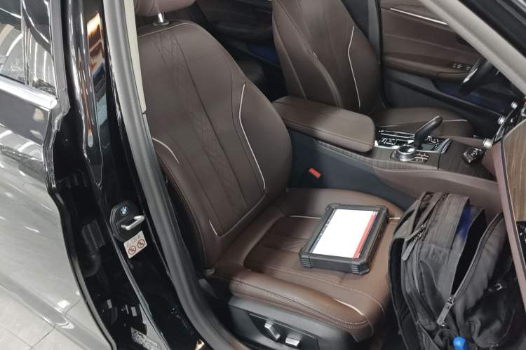 Used BMW 5 Series 2021 530Li xDrive Luxury Package Right Front Seat
