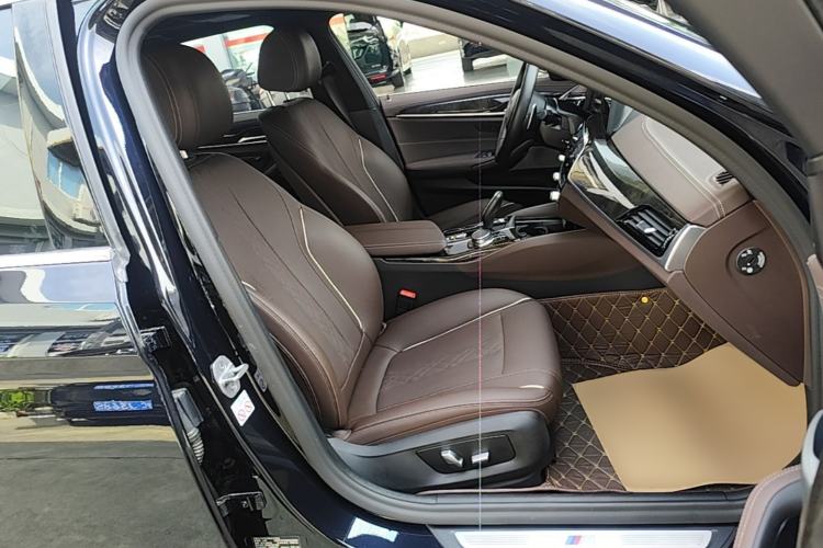 Used BMW 5 Series 2021 530Li Leading Model M Sport Package Right Front Seat