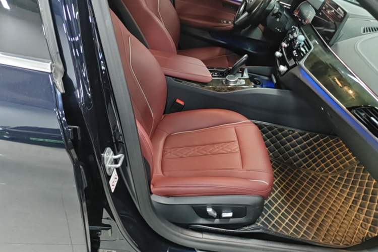 Used BMW 5 Series 2021 525Li M Sport Package Right Front Seat