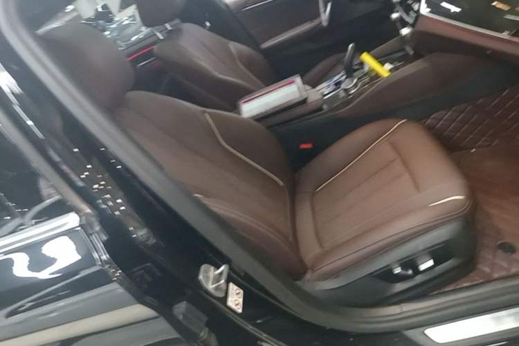 Used BMW 5 Series 2021 525Li M Sport Package Right Front Seat