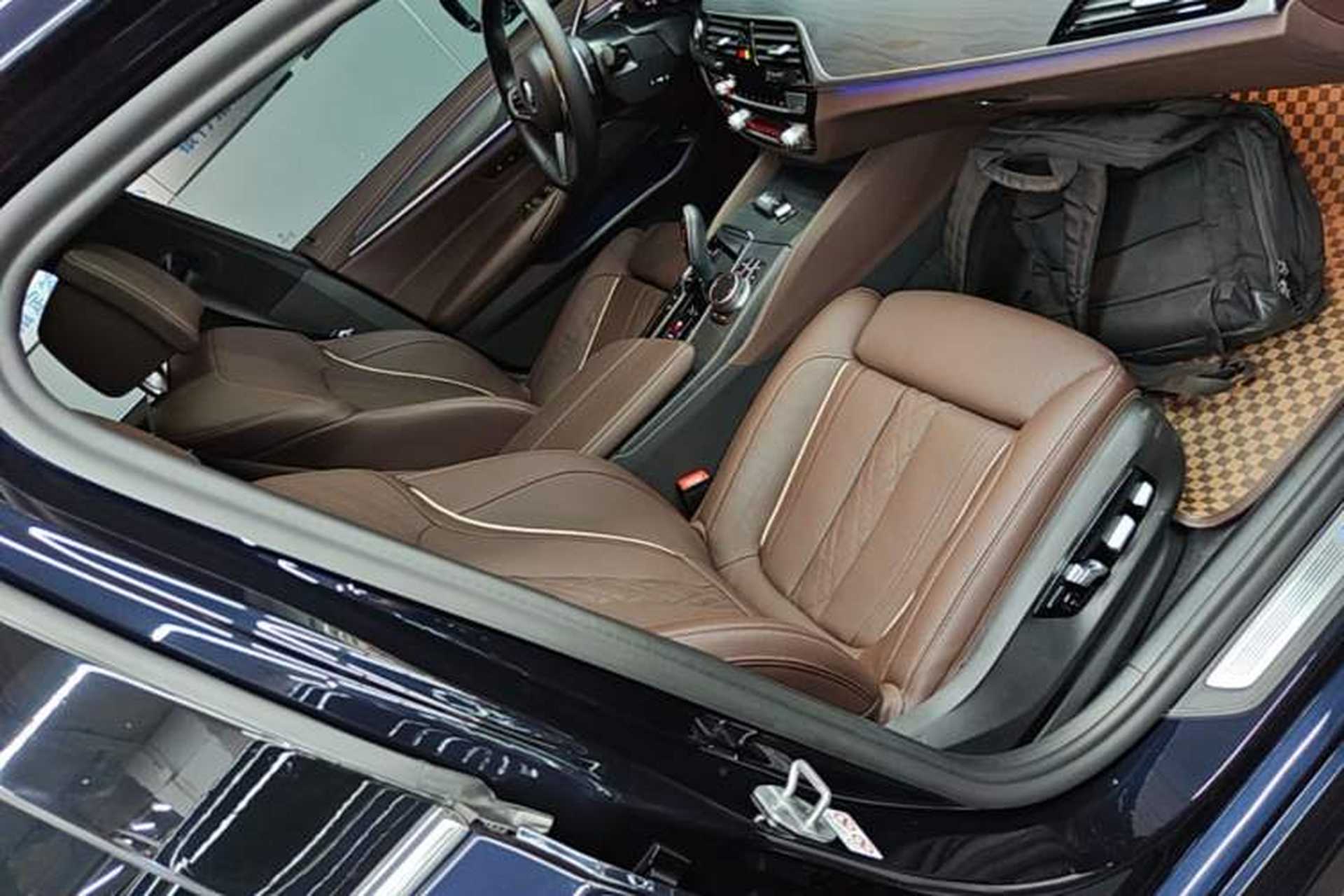 Used BMW 5 Series 2021 Restyled 530Li Luxury Edition M Sport Package Right Front Seat