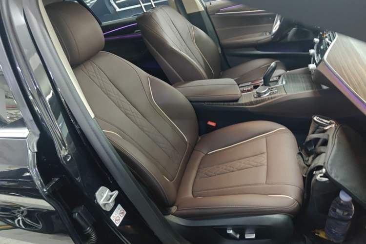 Used BMW 5 Series 2021 530Li Leading Luxury Package Right Front Seat