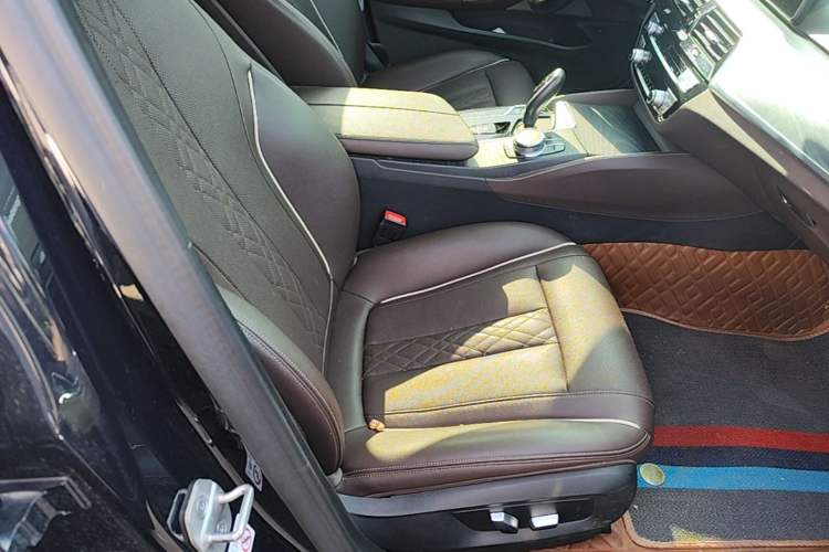 Used BMW 5 Series 2021 Facelifted 530Li Leading Edition M Sport Package Right Front Seat